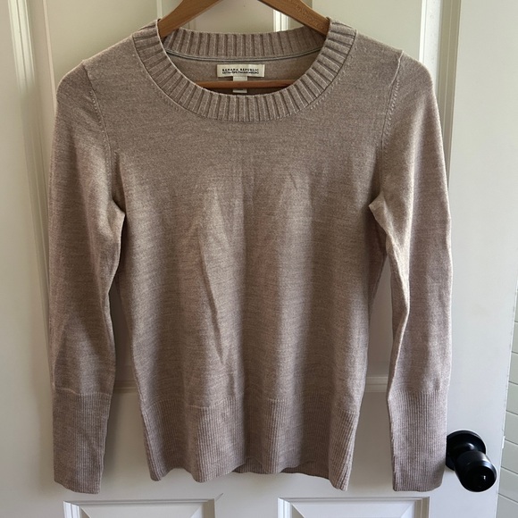 EUC size S Banana Republic Extra Fine Italian Merino oatmeal tan  Sweater - Picture 1 of 9